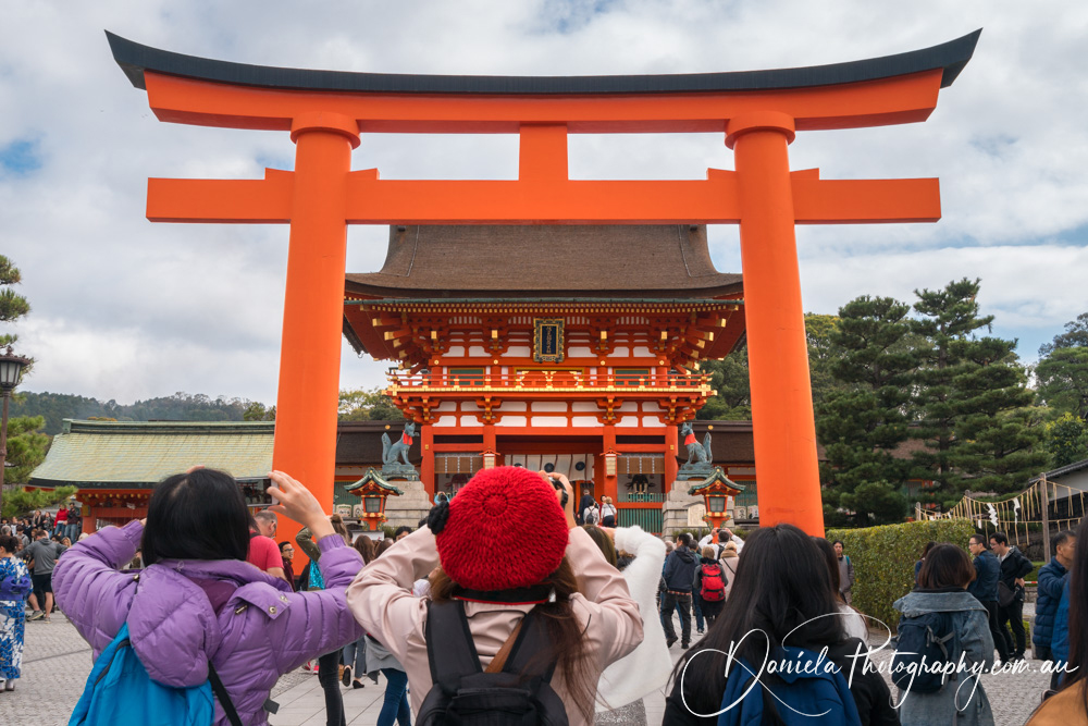 Kyoto People visit  Fushimi Inari Shinto Shrine